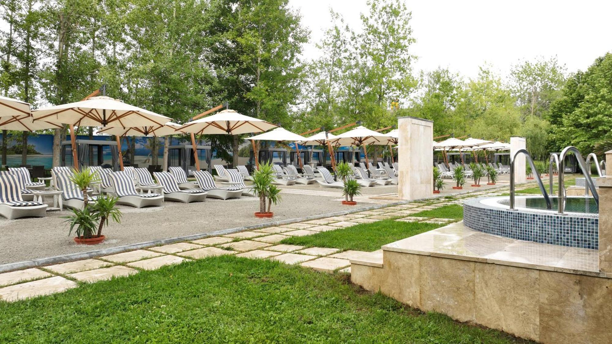 Multi Grand Pharaon Hotel Ptghni Exteriör bild