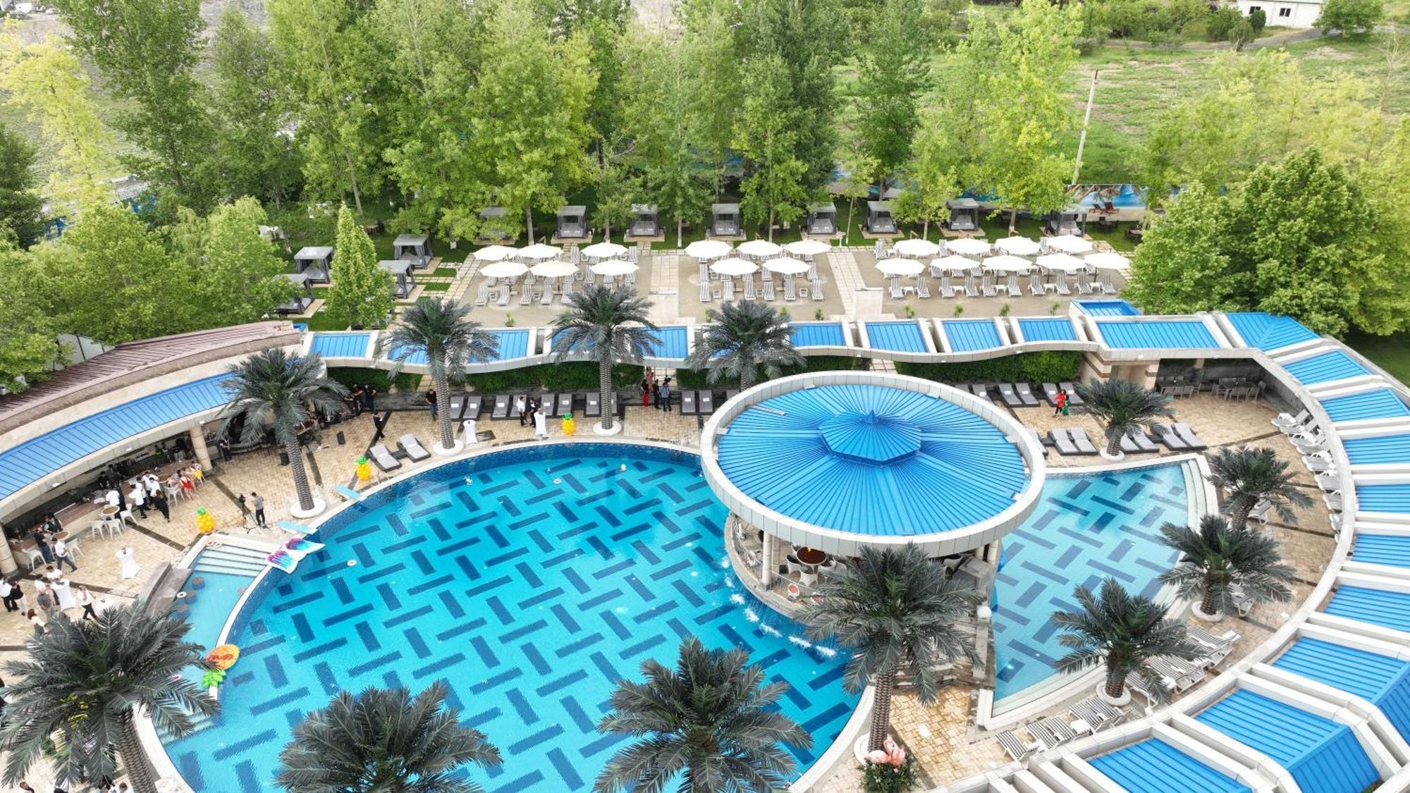 Multi Grand Pharaon Hotel Ptghni Exteriör bild