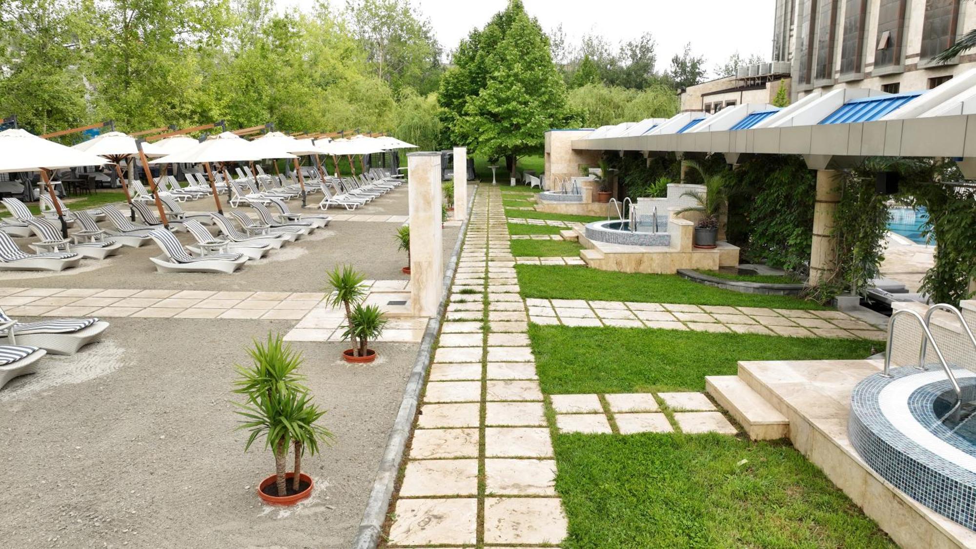 Multi Grand Pharaon Hotel Ptghni Exteriör bild