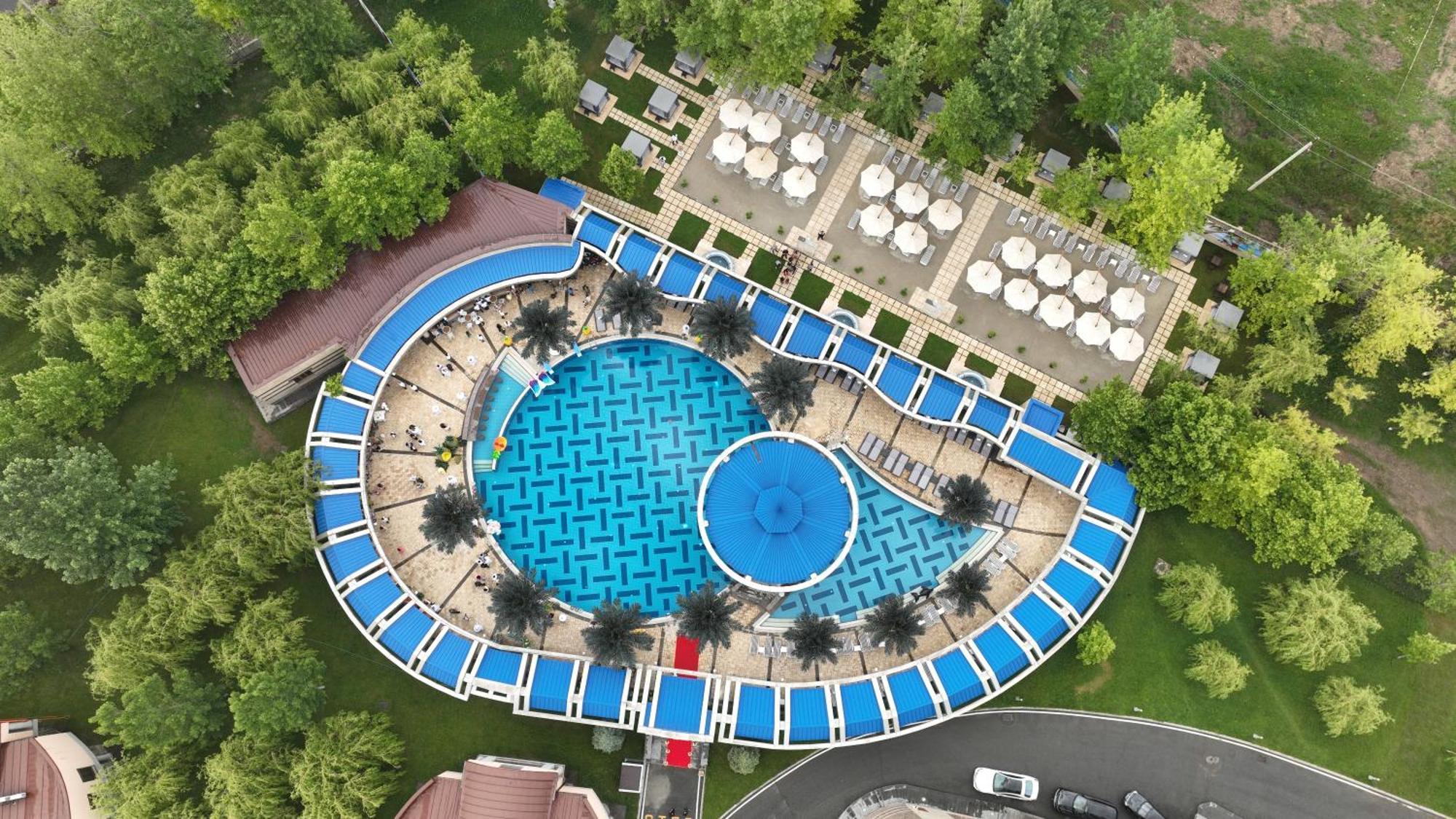 Multi Grand Pharaon Hotel Ptghni Exteriör bild