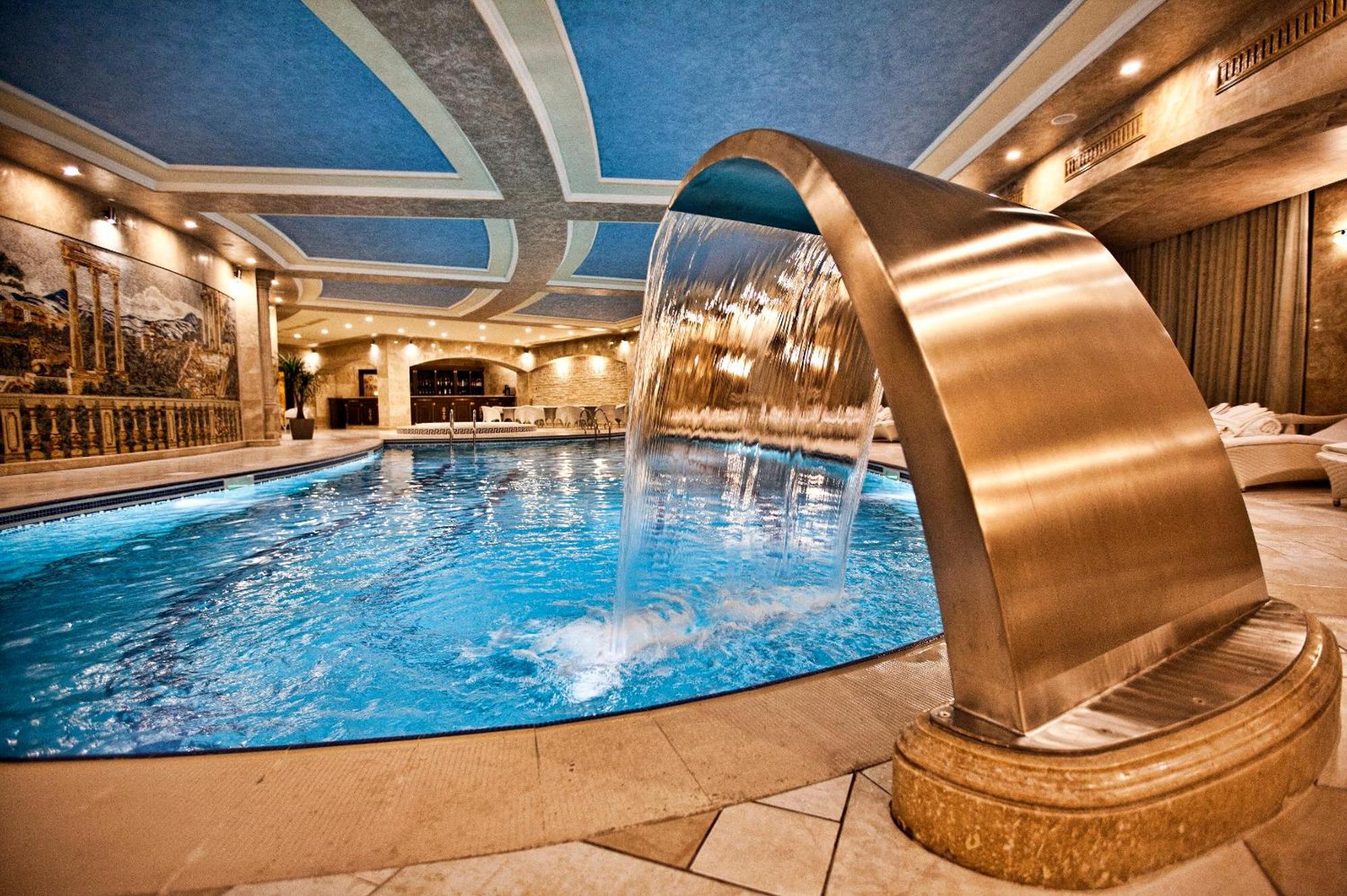 Multi Grand Pharaon Hotel Ptghni Exteriör bild