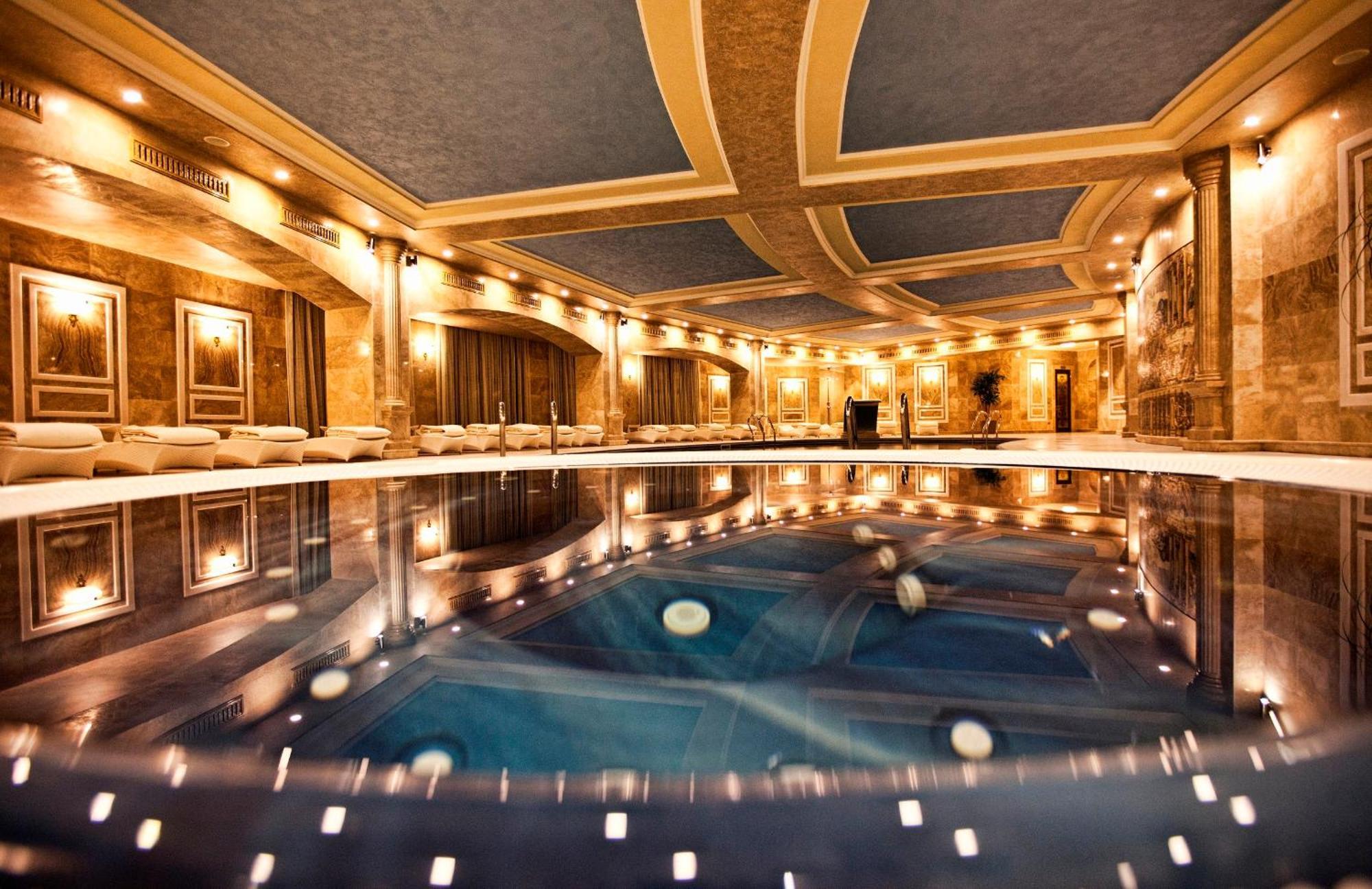 Multi Grand Pharaon Hotel Ptghni Exteriör bild