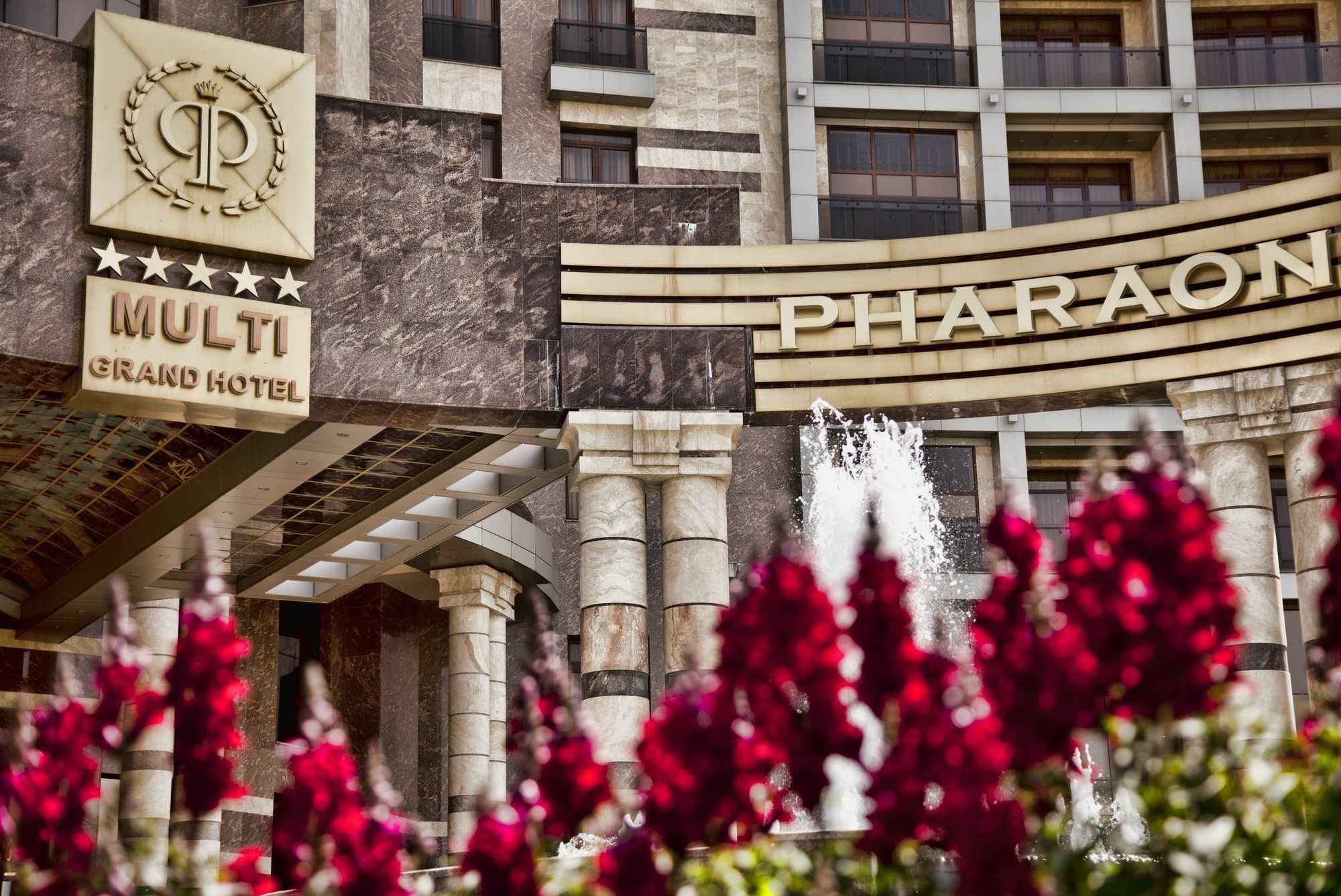 Multi Grand Pharaon Hotel Ptghni Exteriör bild