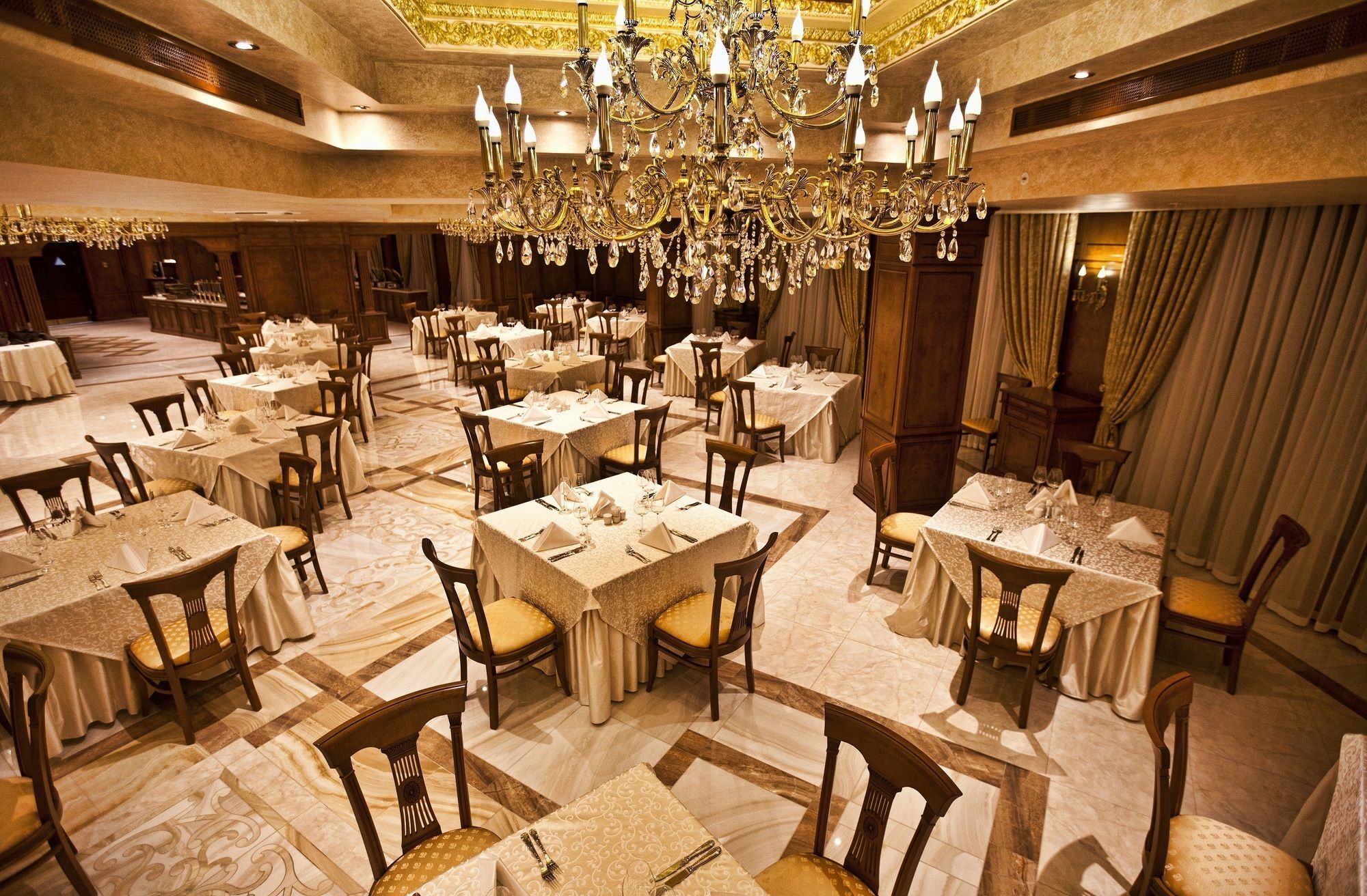 Multi Grand Pharaon Hotel Ptghni Exteriör bild