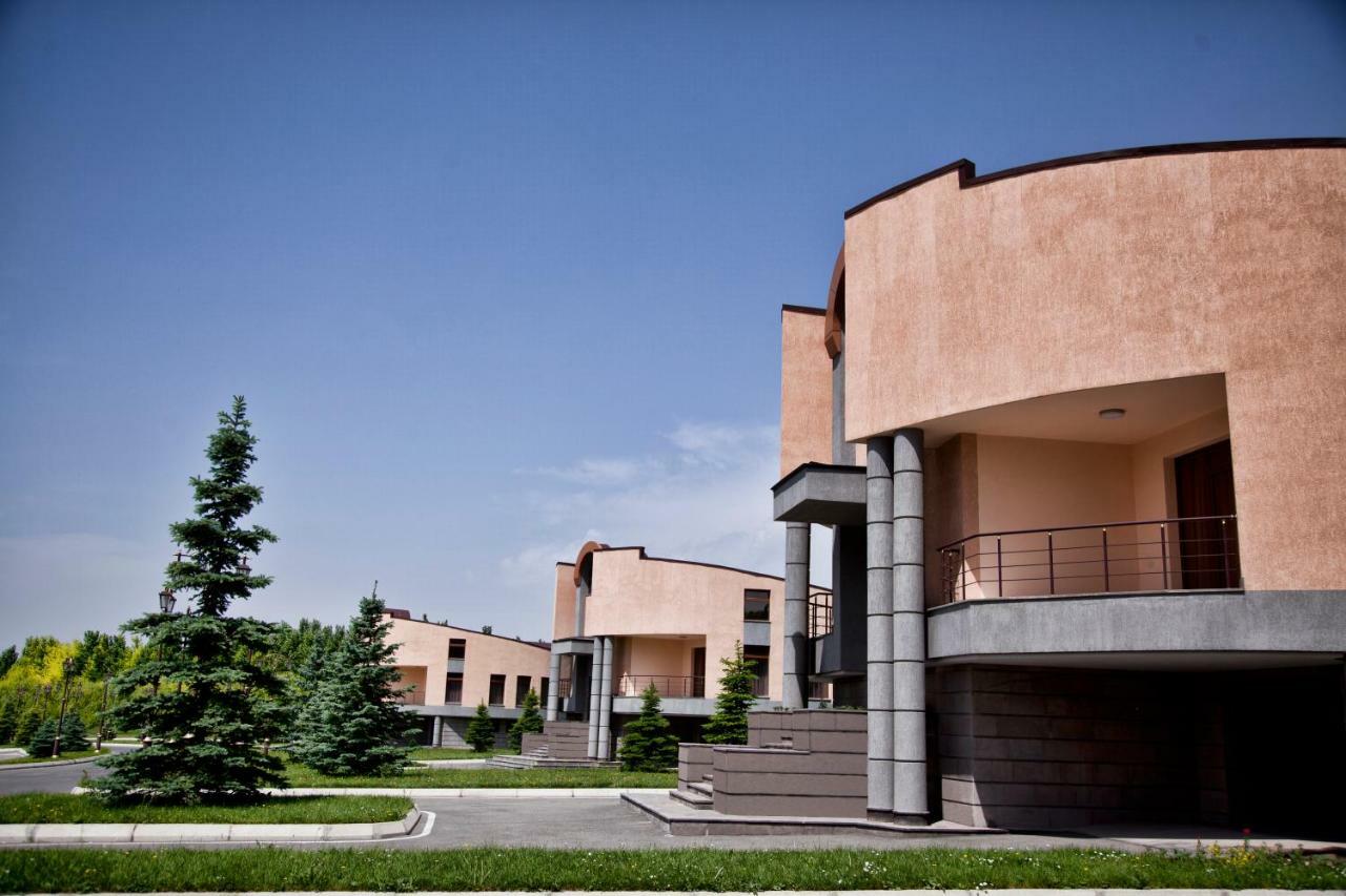 Multi Grand Pharaon Hotel Ptghni Exteriör bild